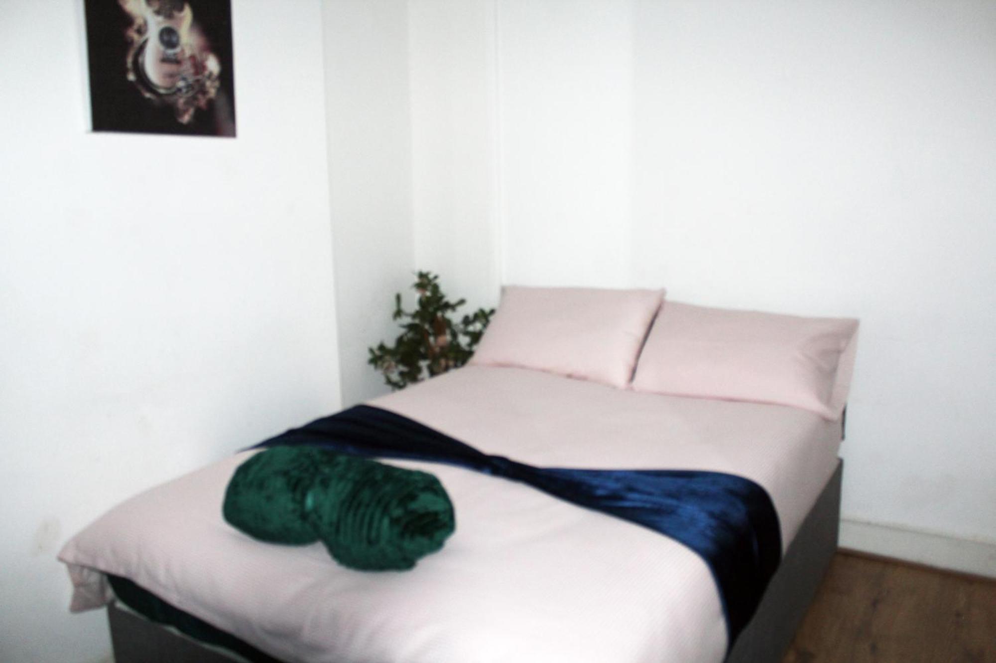 Cozy Rooms Or Apartment In London Townhouse Fast Links To Central Buitenkant foto
